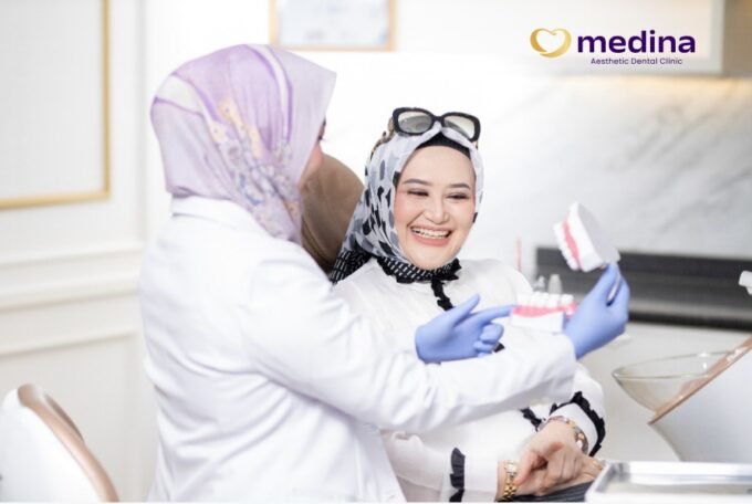 KENAPA GIGI BISA COPOT SAAT USIA LANJUT?